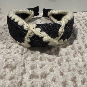 Black and cream headband size 8 to 10 years old. Perfect conditions, never used